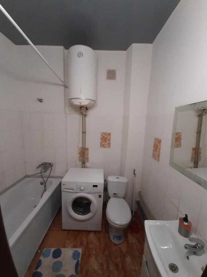 Apartment 2 Bed Rooms Near Aristokrat Zaporizhia ภายนอก รูปภาพ